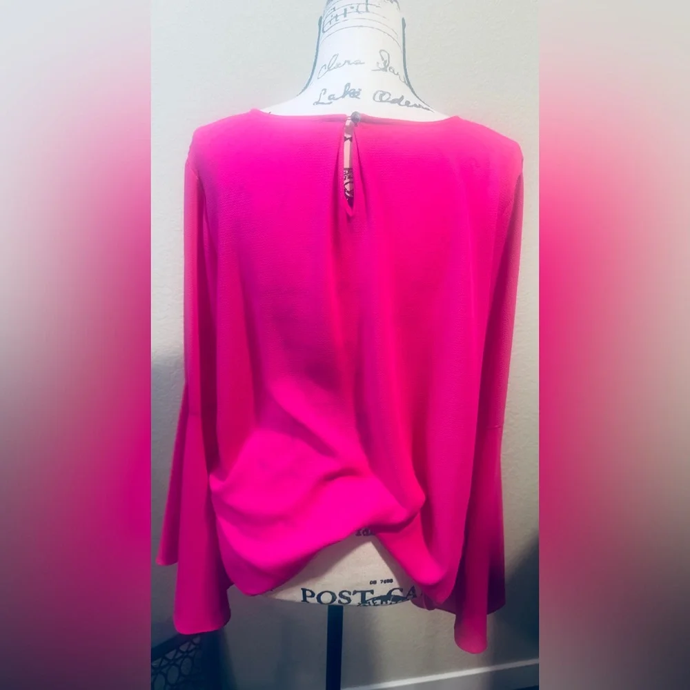 Vince Camuto Bell Sleeve /Flutter Sleeve Barbiecore Pink Women's Top L - Picture 2 of 3